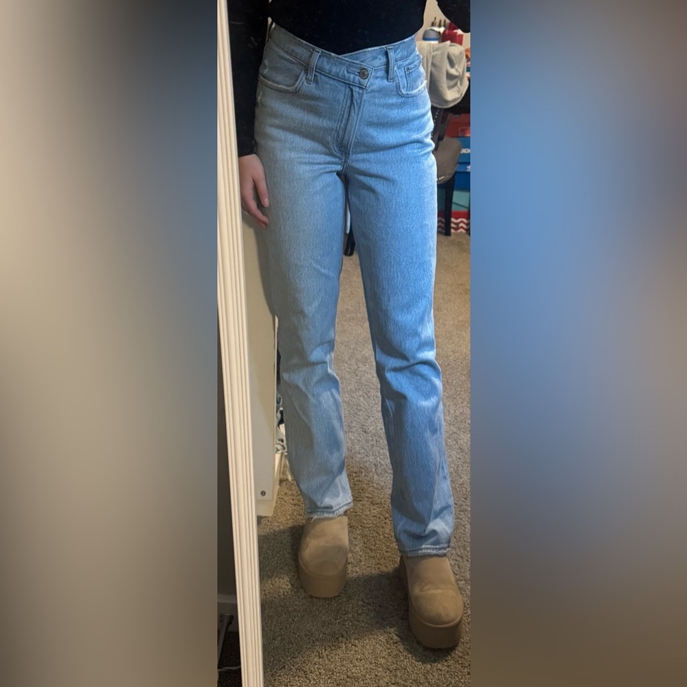 Abercrombieie & Fitch jeans with slanted button